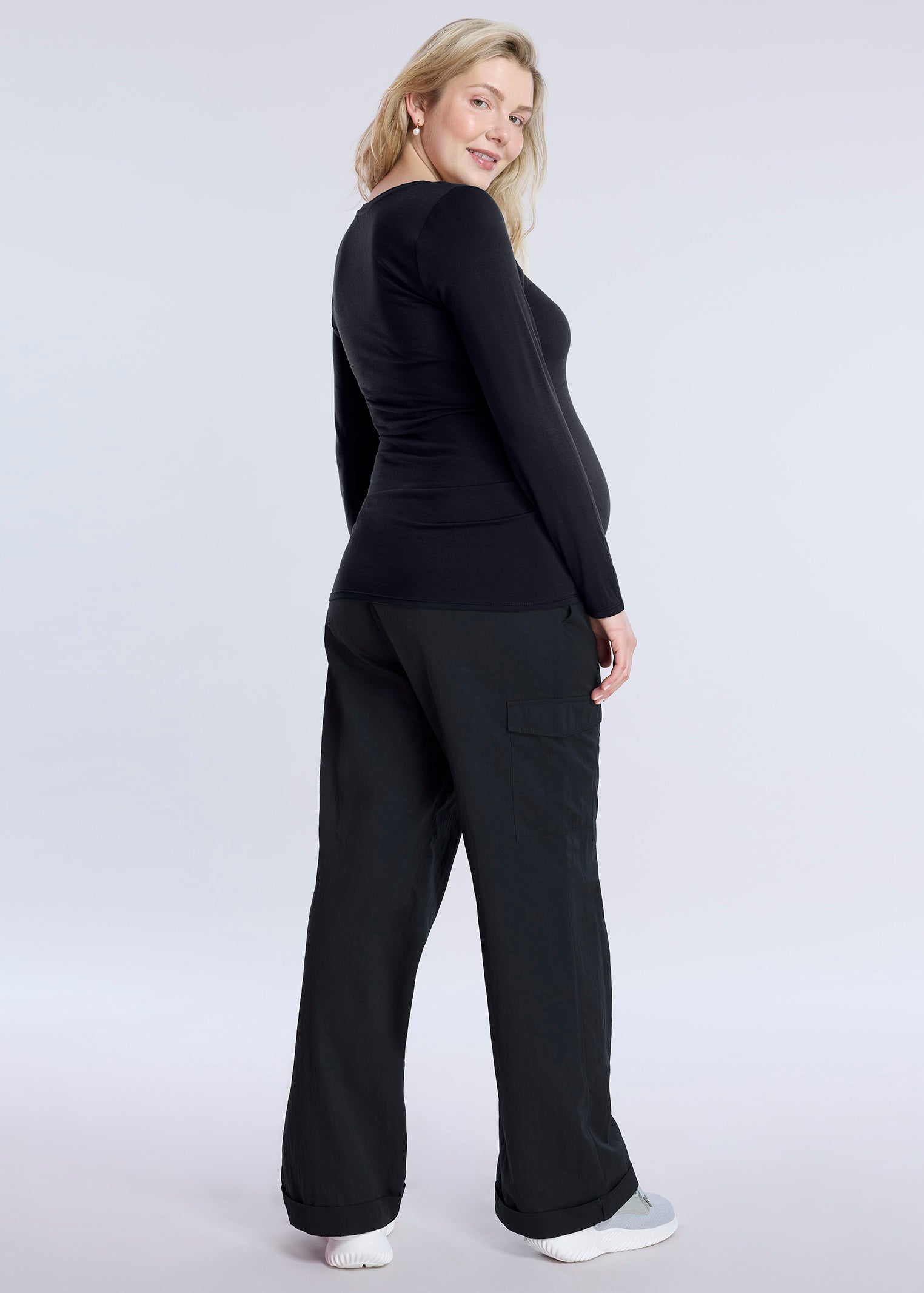 Side Ruched Long Sleeve V-Neck Maternity Tee
