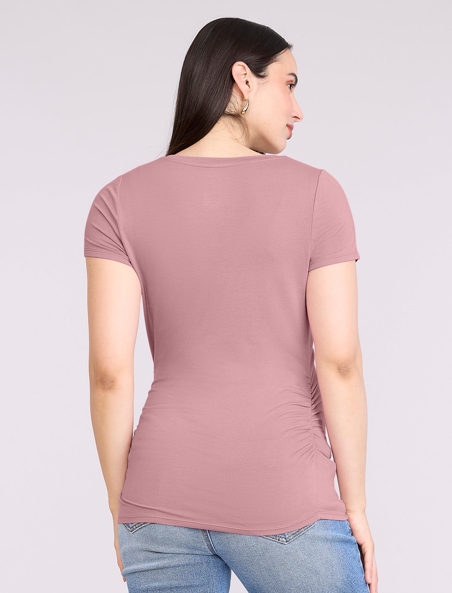 Pregnant woman wearing light pink t-shirt