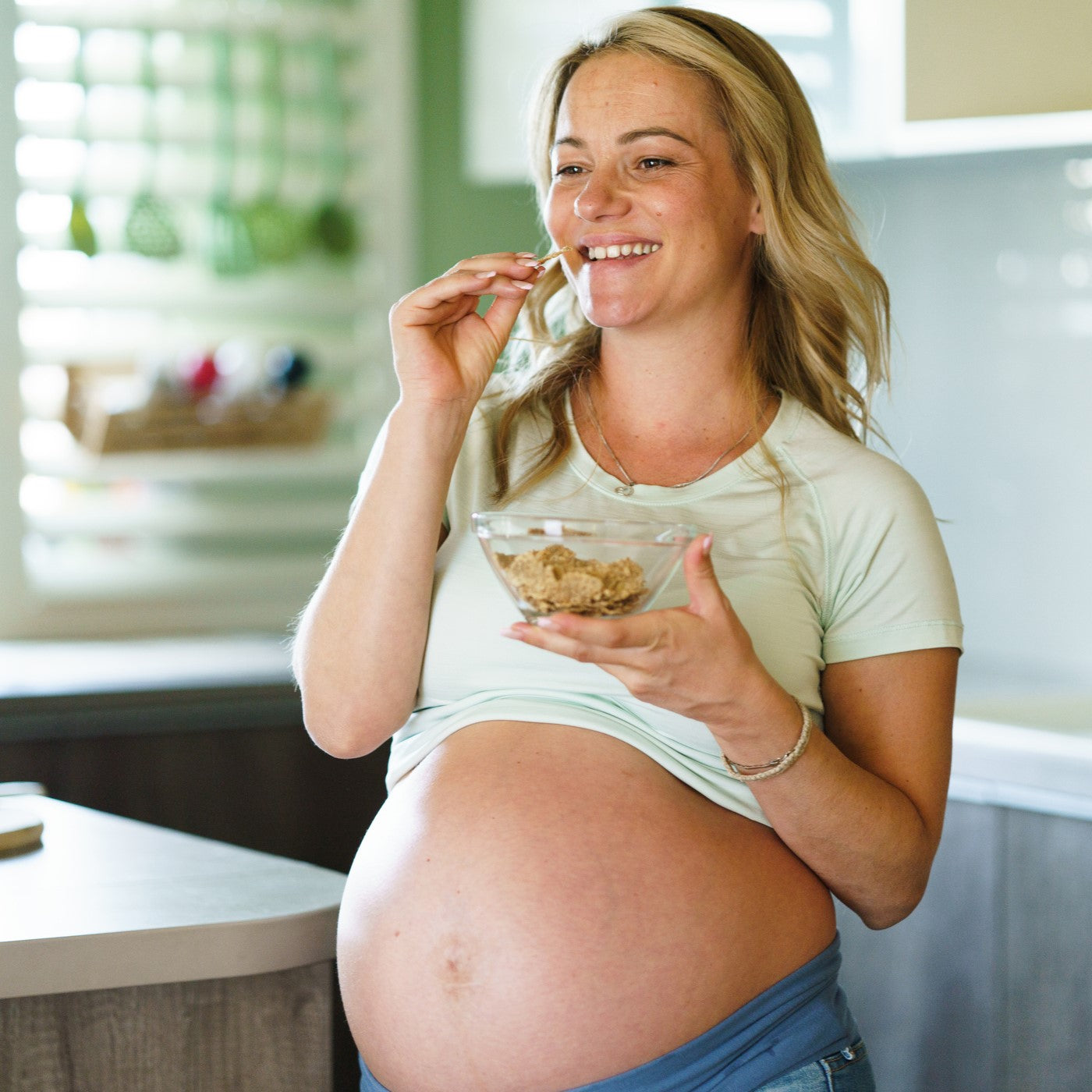 Crunchy Cravings: Favorite Healthy Snacks for Pregnant Mamas