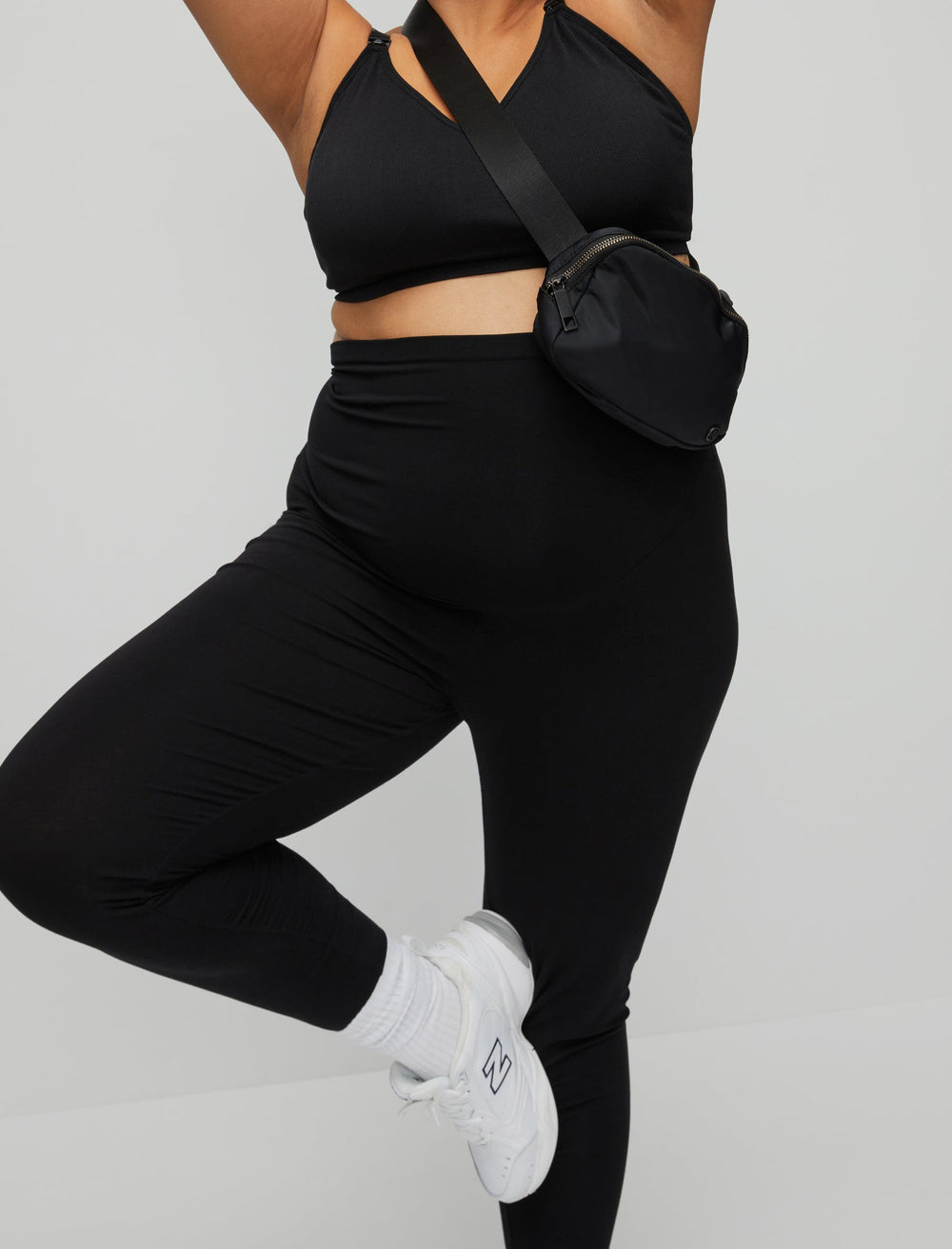 Women's Plus Size Solid Black Nylon Seamless Capri Leggings