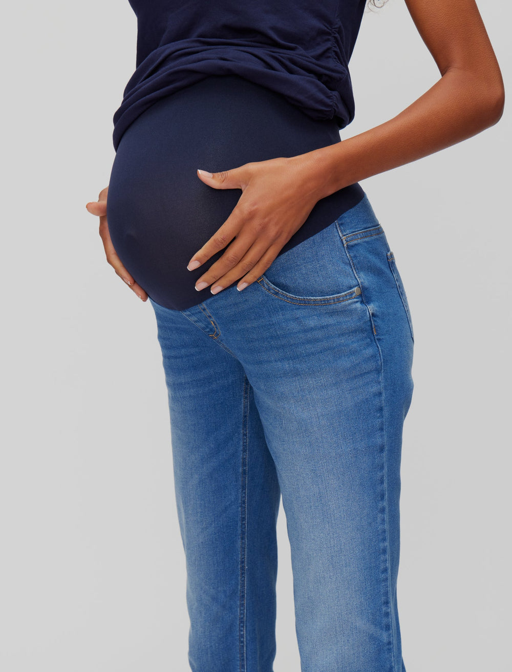 Motherhood Black Secret Fit Belly Straight Leg Maternity Pants - Large – Le  Prix Fashion & Consulting