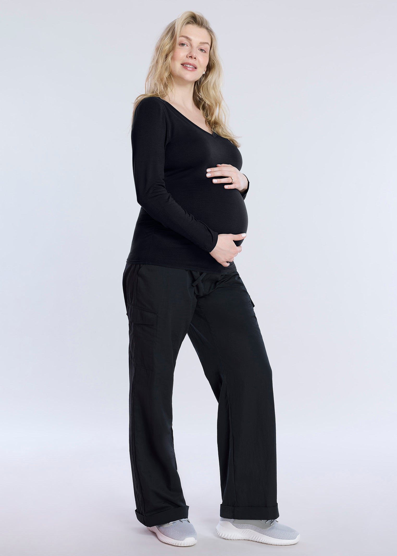 Side Ruched Long Sleeve V-Neck Maternity Tee