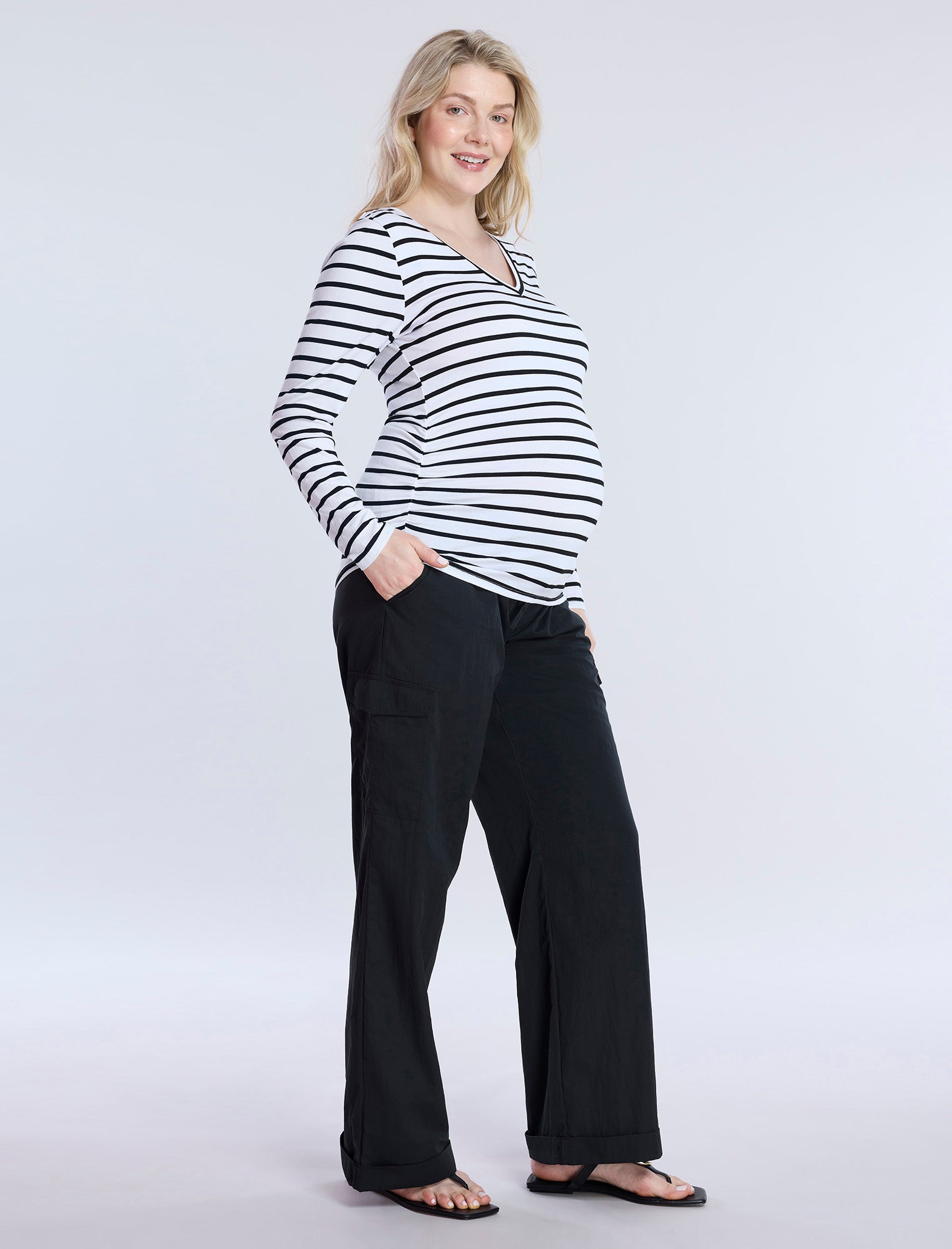 Side Ruched Long Sleeve V-Neck Maternity Tee