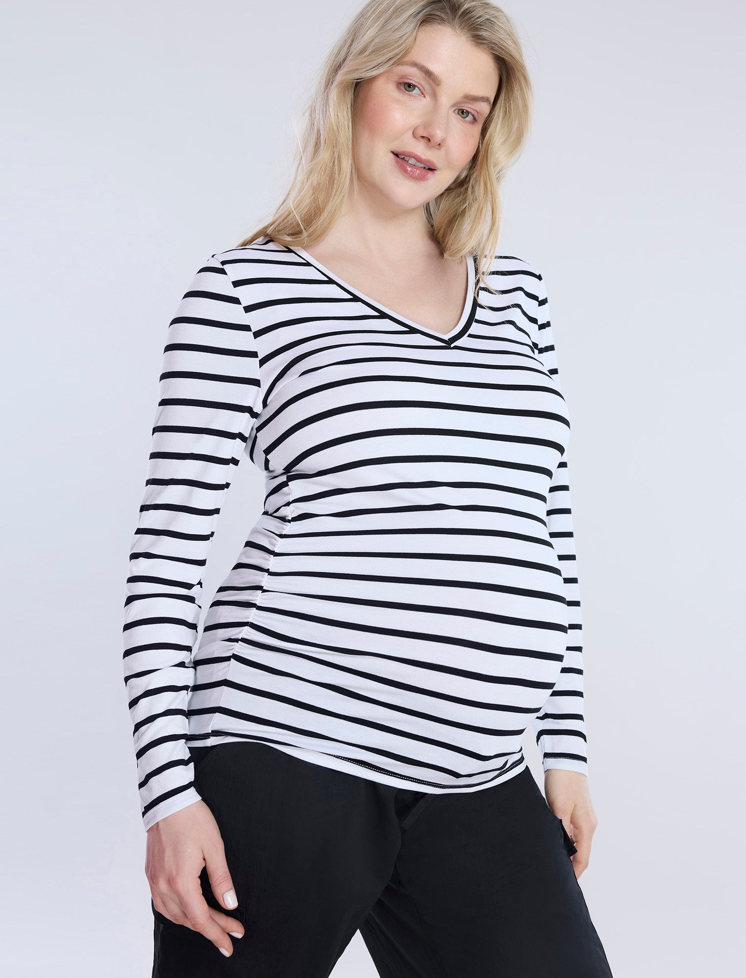 Side Ruched Long Sleeve V-Neck Maternity Tee