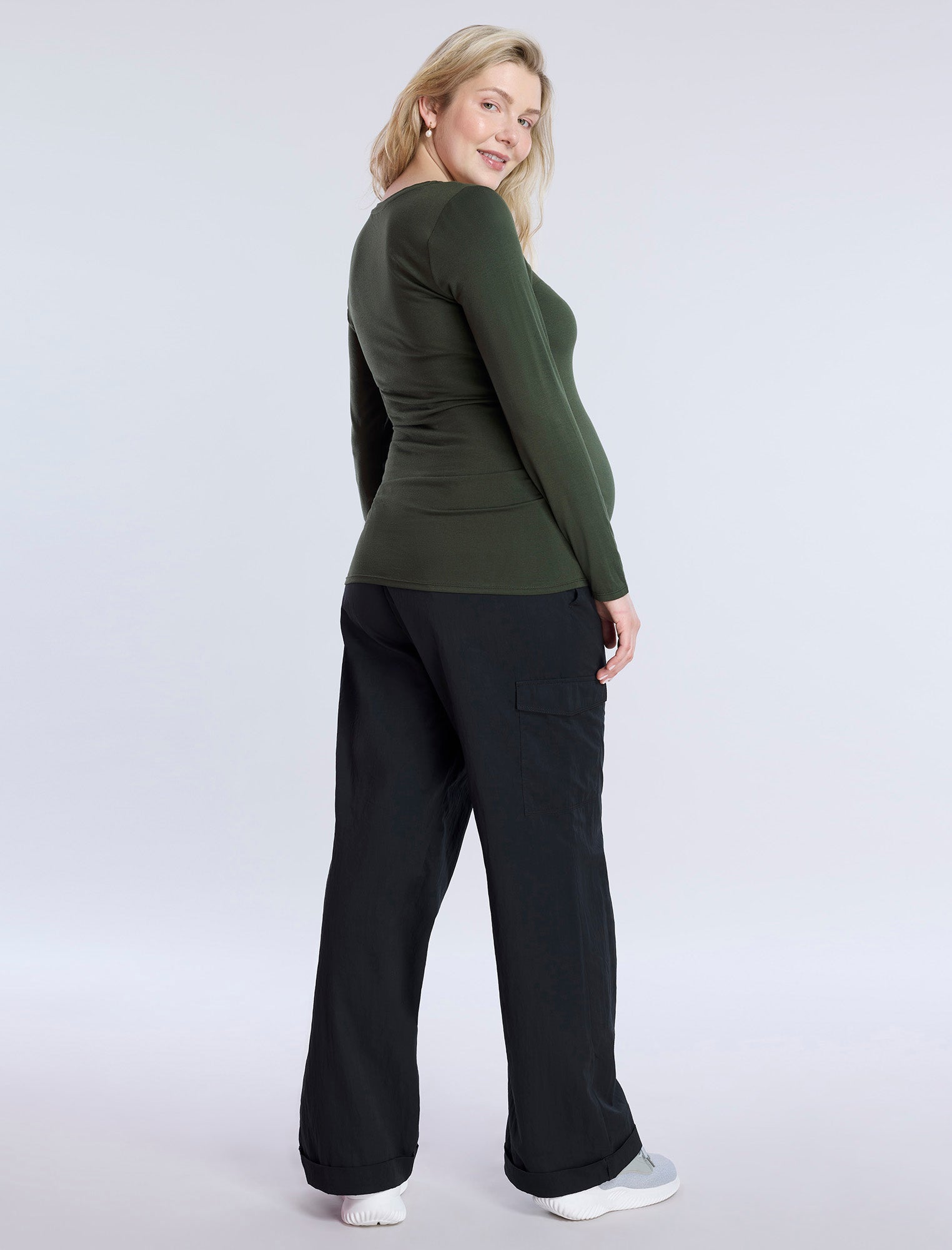 Side Ruched Long Sleeve V-Neck Maternity Tee