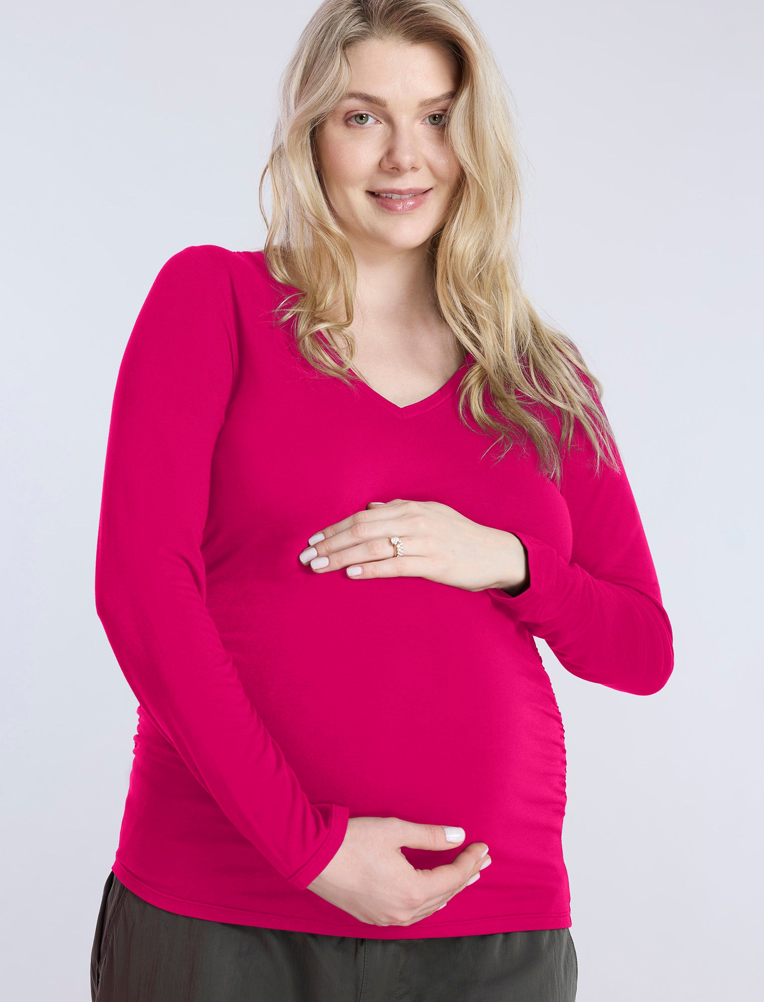 Side Ruched Long Sleeve V-Neck Maternity Tee