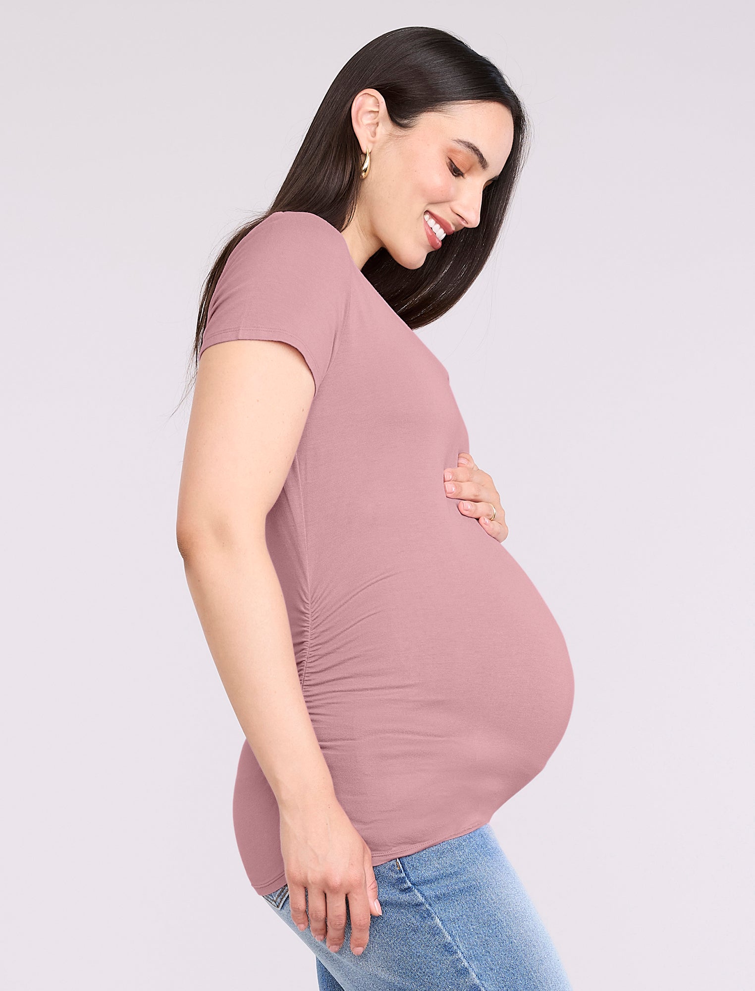 Pregnant woman wearing light pink t-shirt